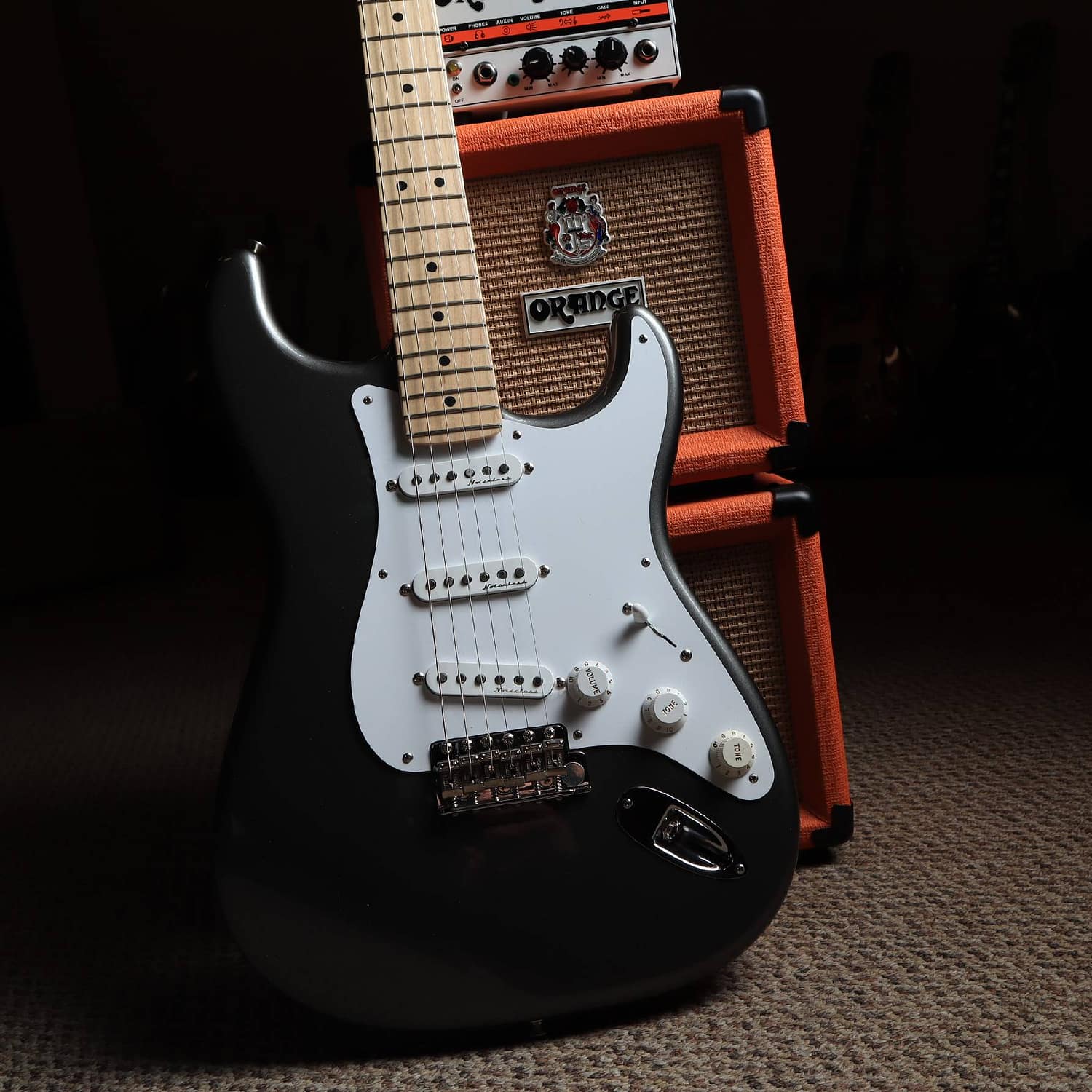 Fender-Eric-Clapton-Guitar-With-Orange-Amplifier